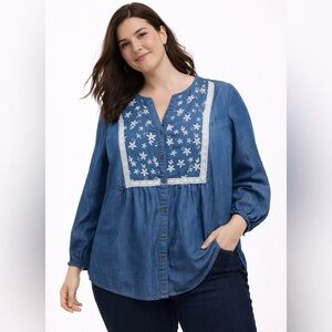 💙 NWOT! Embroidered Chambray Blouse